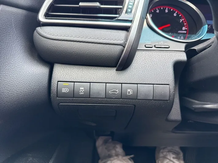 2018 Toyota Camry - view 30