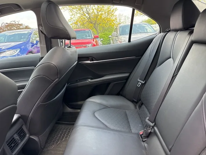 2018 Toyota Camry - view 32