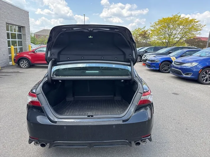 2018 Toyota Camry - view 5
