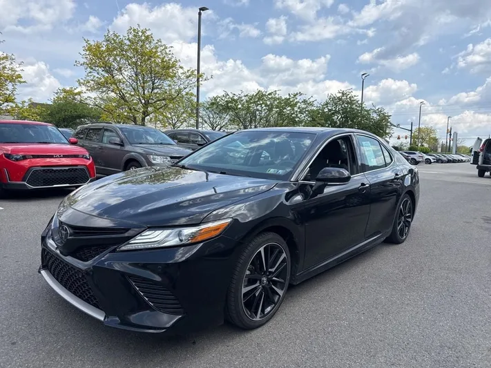 2018 Toyota Camry - view 6