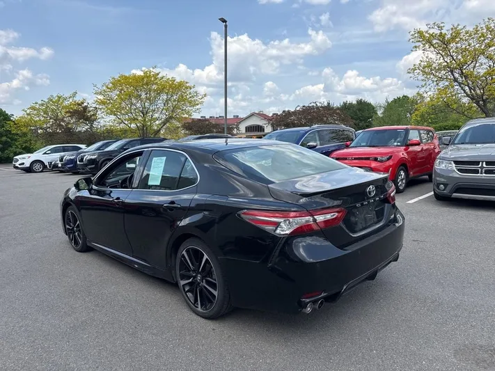 2018 Toyota Camry - view 9