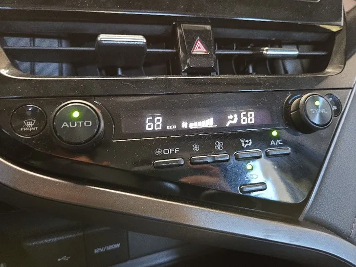 2023 Toyota Camry - view 19