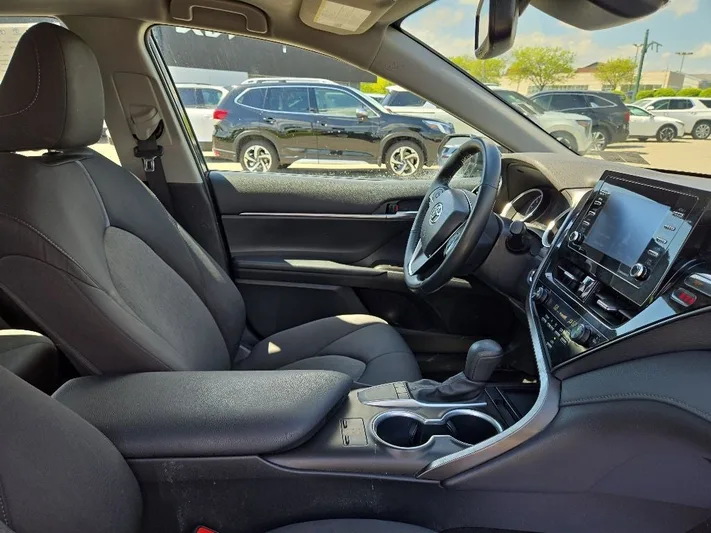 2023 Toyota Camry - view 32