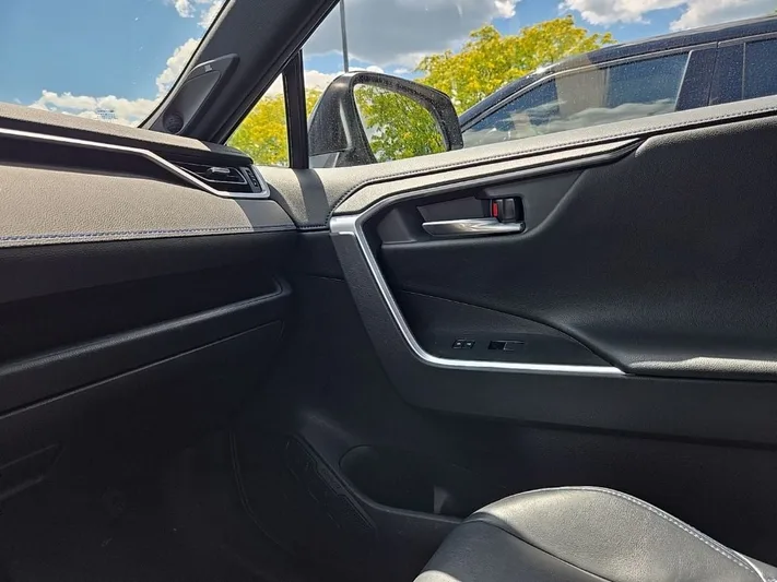 2021 Toyota RAV4 - view 25