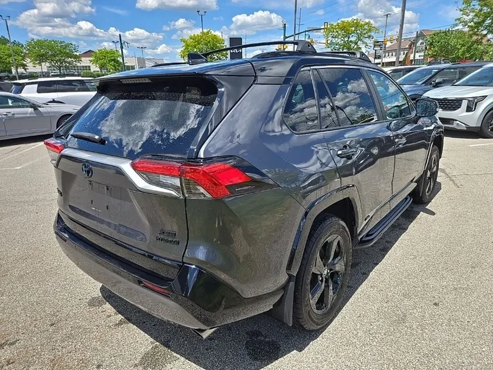 2021 Toyota RAV4 - view 3