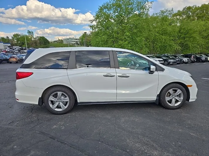 2020 Honda Odyssey - view 2