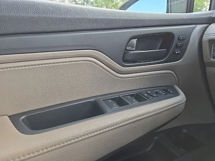 2020 Honda Odyssey - view 21