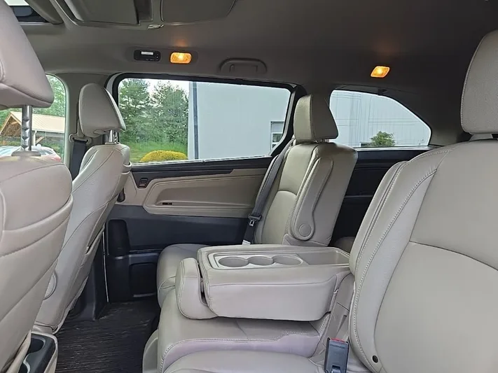 2020 Honda Odyssey - view 29