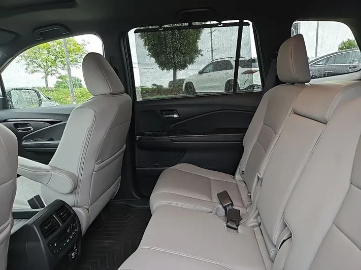 2020 Honda Passport - view 32