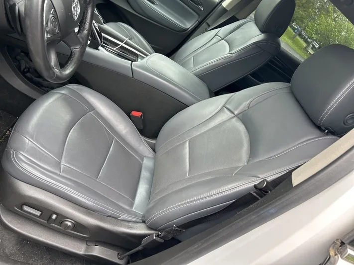 2018 Buick Enclave - view 12