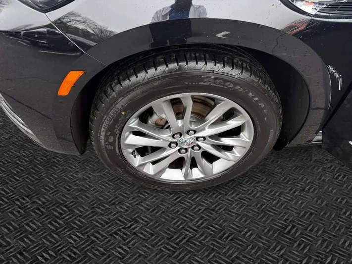 2023 Buick Enclave - view 11
