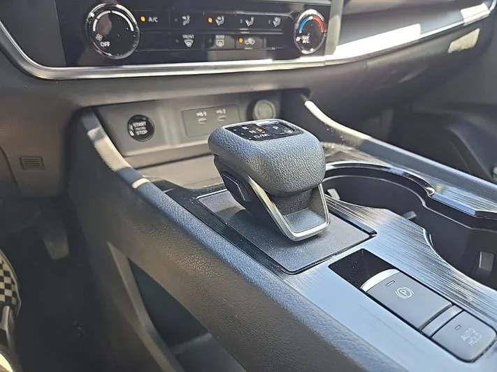 2024 Nissan Rogue - view 19
