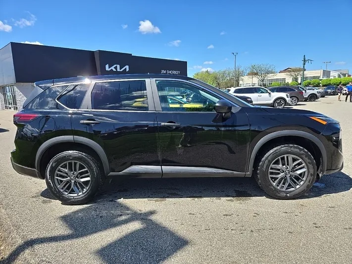 2024 Nissan Rogue - view 2