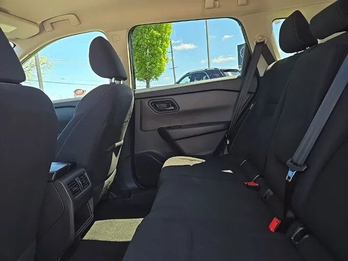 2024 Nissan Rogue - view 29