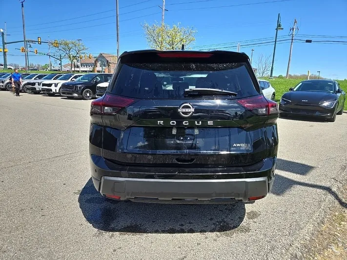 2024 Nissan Rogue - view 4