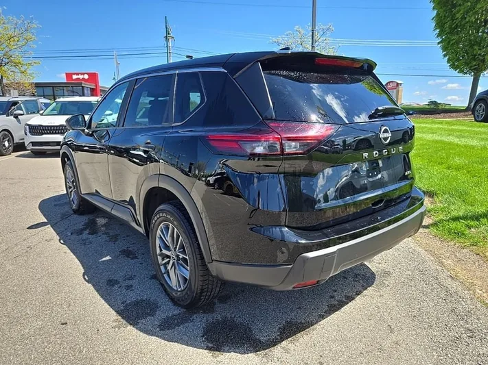 2024 Nissan Rogue - view 8