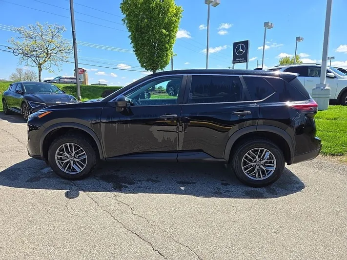 2024 Nissan Rogue - view 9