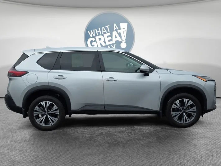 2023 Nissan Rogue - view 2