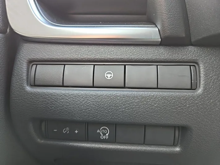 2023 Nissan Rogue - view 32