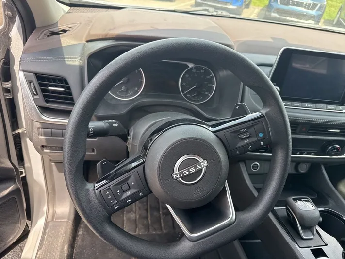 2023 Nissan Rogue - view 12