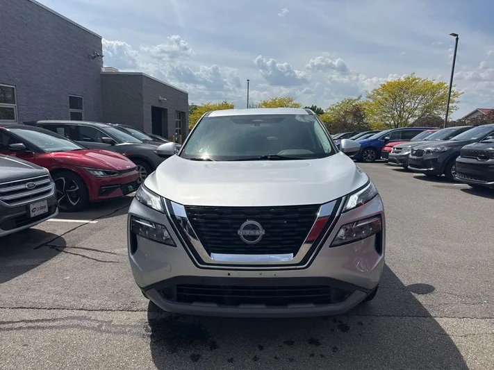 2023 Nissan Rogue - view 9