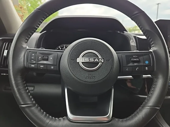 2024 Nissan Pathfinder - view 13