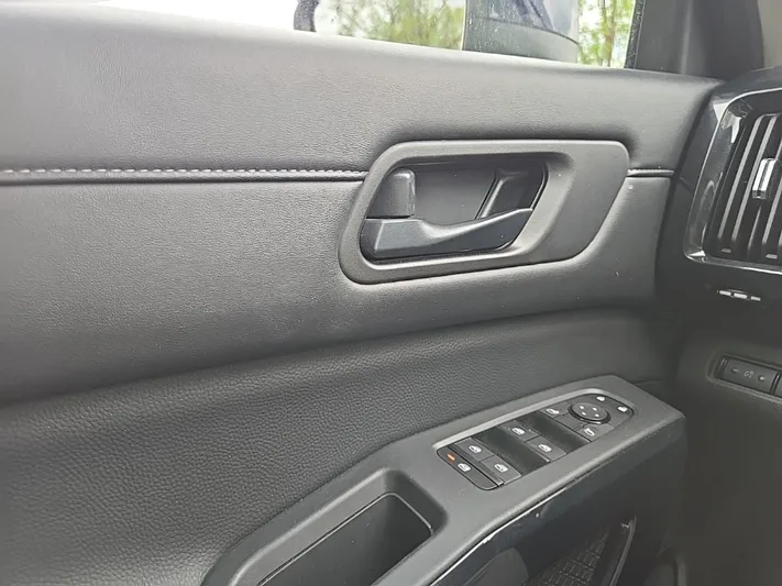 2024 Nissan Pathfinder - view 18