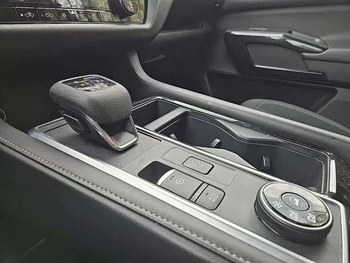 2024 Nissan Pathfinder - view 20