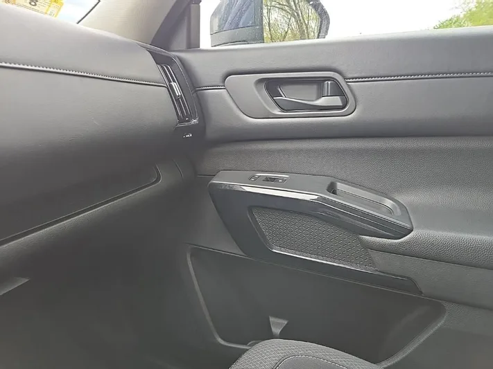 2024 Nissan Pathfinder - view 21