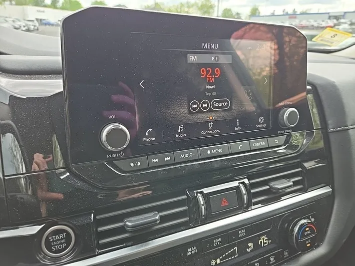 2024 Nissan Pathfinder - view 25