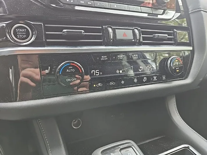 2024 Nissan Pathfinder - view 28