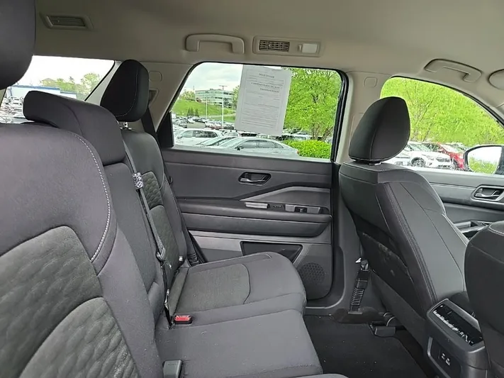 2024 Nissan Pathfinder - view 34