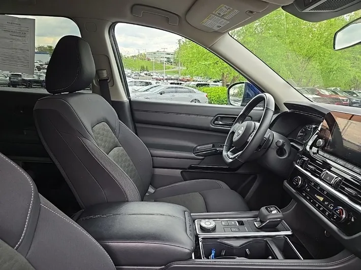 2024 Nissan Pathfinder - view 35