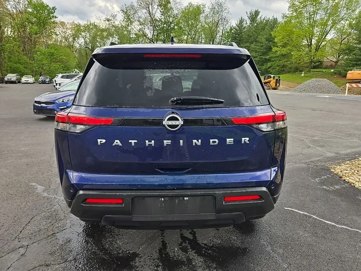 2024 Nissan Pathfinder - view 4
