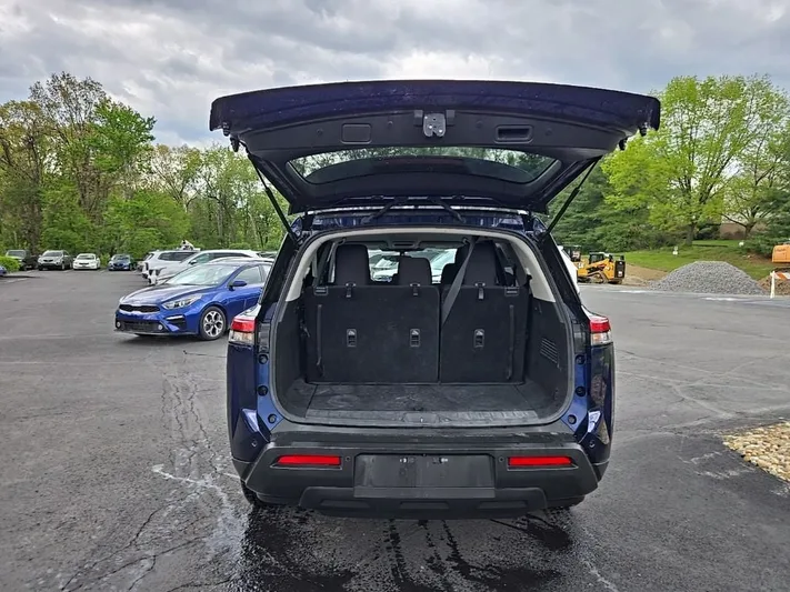 2024 Nissan Pathfinder - view 5