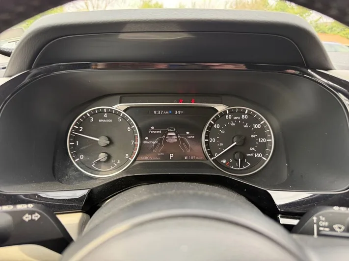 2024 Nissan Pathfinder - view 16