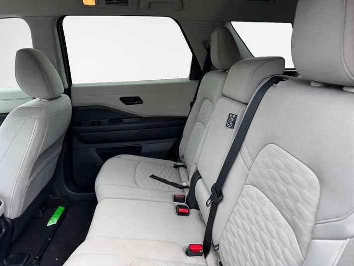 2024 Nissan Pathfinder - view 24