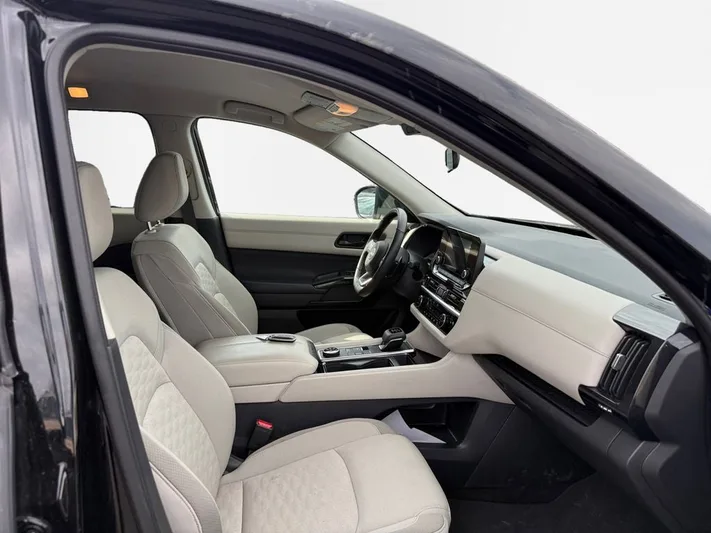2024 Nissan Pathfinder - view 26
