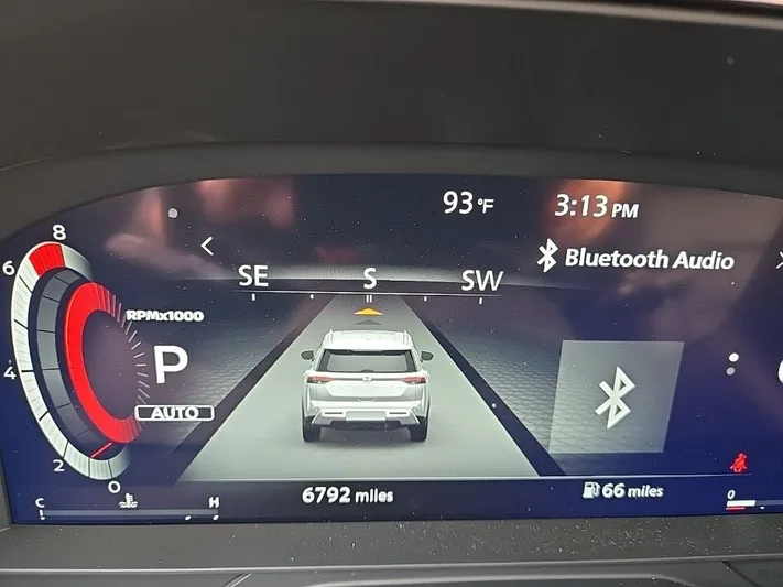 2025 Nissan Pathfinder - view 15