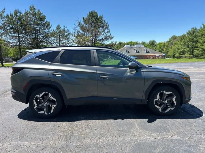 2022 Hyundai Tucson - view 8