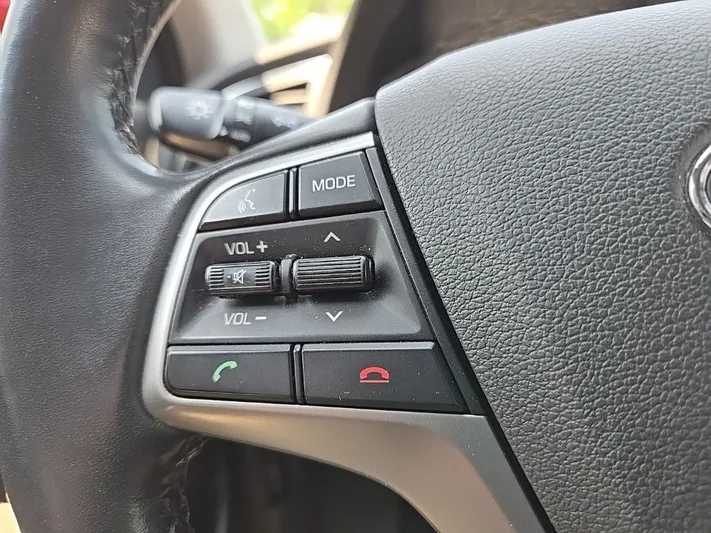 2017 Hyundai Elantra - view 15