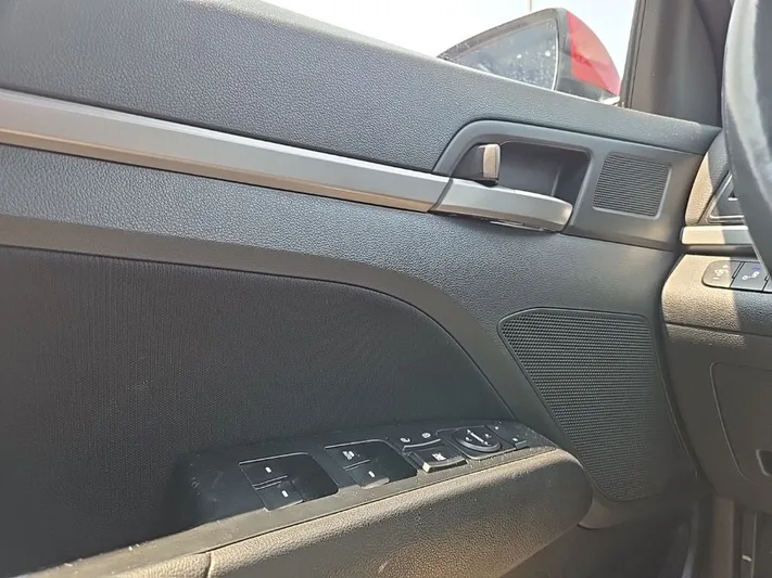 2017 Hyundai Elantra - view 19