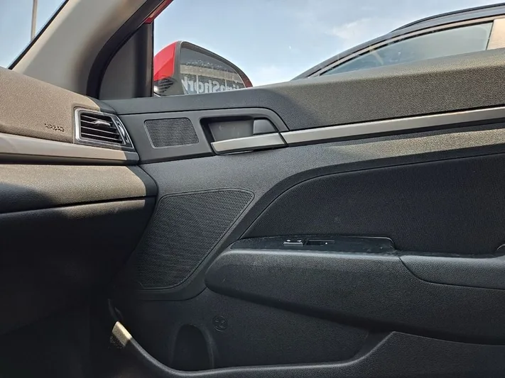 2017 Hyundai Elantra - view 26