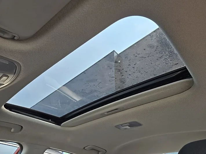 2017 Hyundai Elantra - view 28