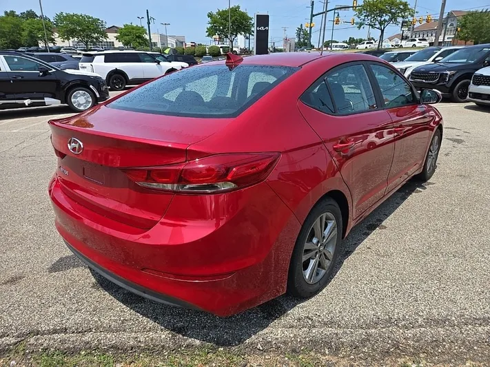 2017 Hyundai Elantra - view 3