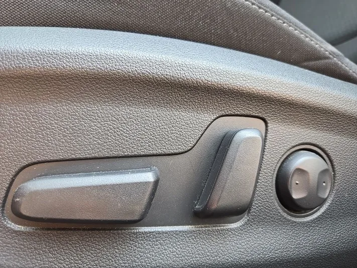 2017 Hyundai Elantra - view 30