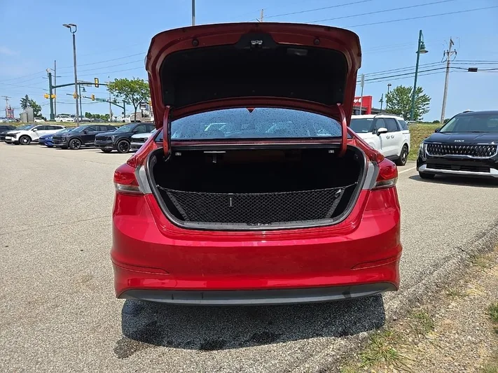 2017 Hyundai Elantra - view 5