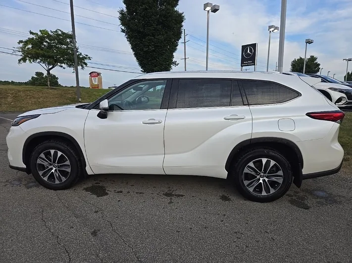 2021 Toyota Highlander - view 6