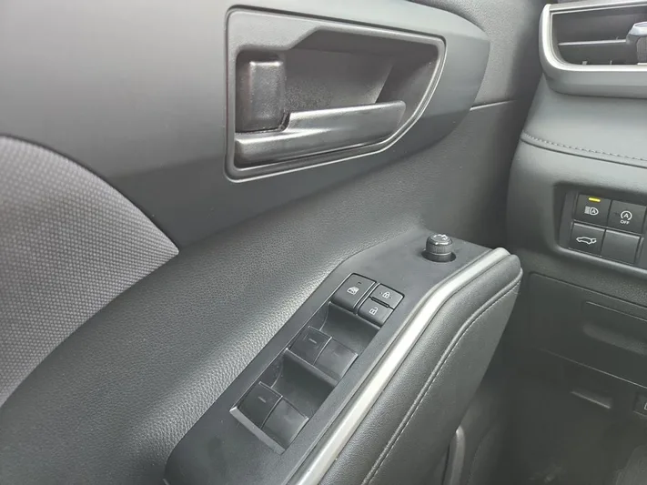 2023 Toyota Highlander - view 13