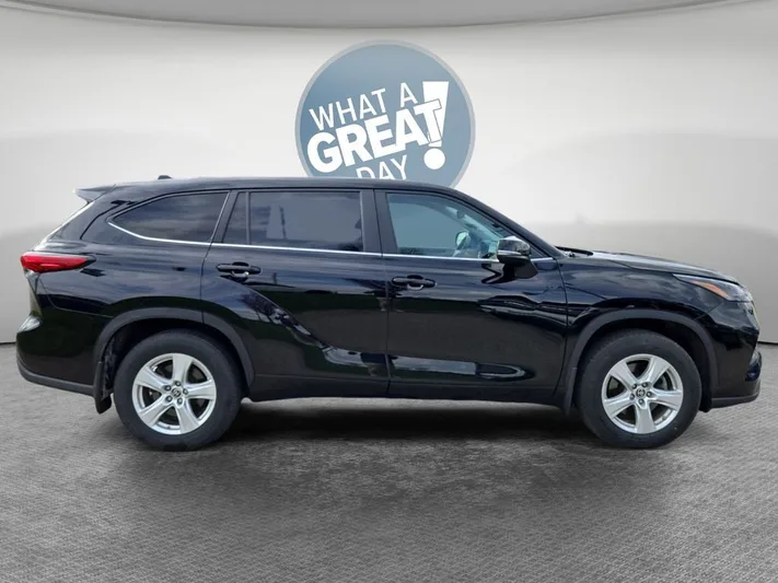 2023 Toyota Highlander - view 2